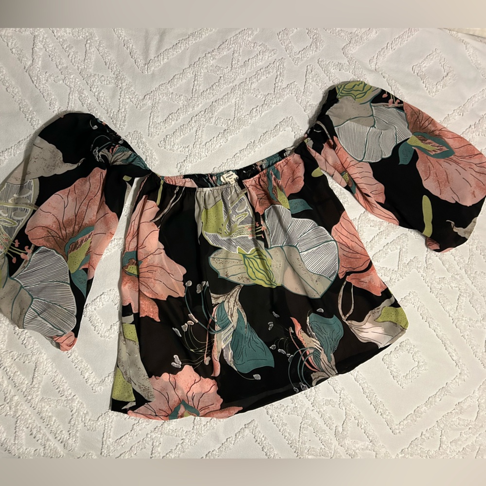 Entro Top Floral Pattern Off-Shoulder